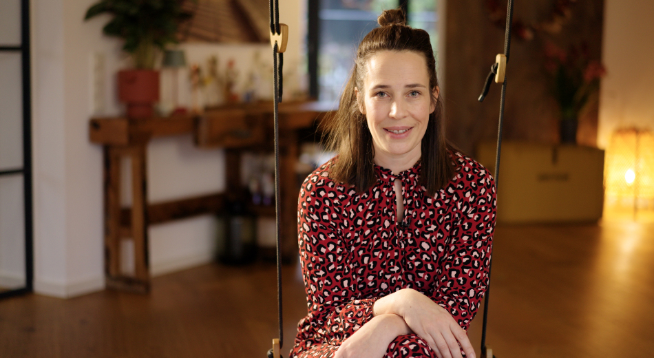 Laura Wues im Wohnzimmer