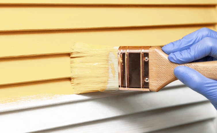 Wandpaneele in der SCHÖNER-WOHNEN-Farbe Designfarbe "Freundliches Goldgelb"